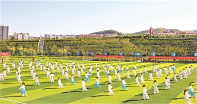 <p>　　彭阳县经常参加体育锻炼人数达8万余人，占常住人口的40%以上。</p>