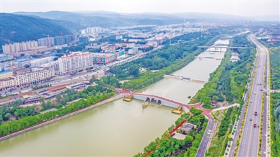 <p>　　水清、河畅、景美的茹河彭阳县城区段。</p>