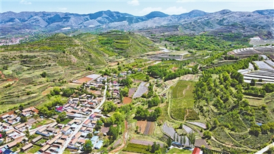 <p>　　村景如画。</p>
