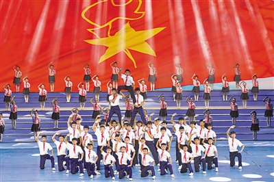 <p>　　少儿歌舞《我们是共产主义接班人》。</p>