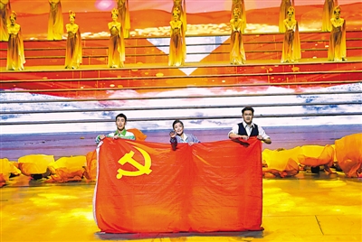 <p>　　情景歌舞《坚强脊梁》。</p>
