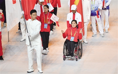<p>　　10月29日，运动员代表参加闭幕式。</p><p>　　新华社发　</p>