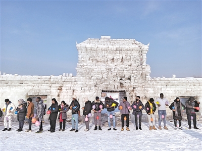 <p>100余名在宁留学生、外籍专家体验冰雪娱乐活动。</p>