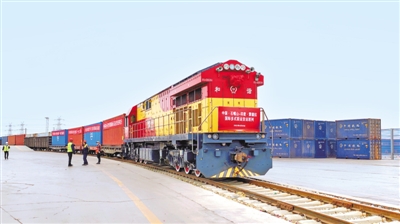 <p>中国·石嘴山—印度·蒙德拉国际多式联运货运班列发车现场。</p><p>（图片由石嘴山市委宣传部提供）</p>