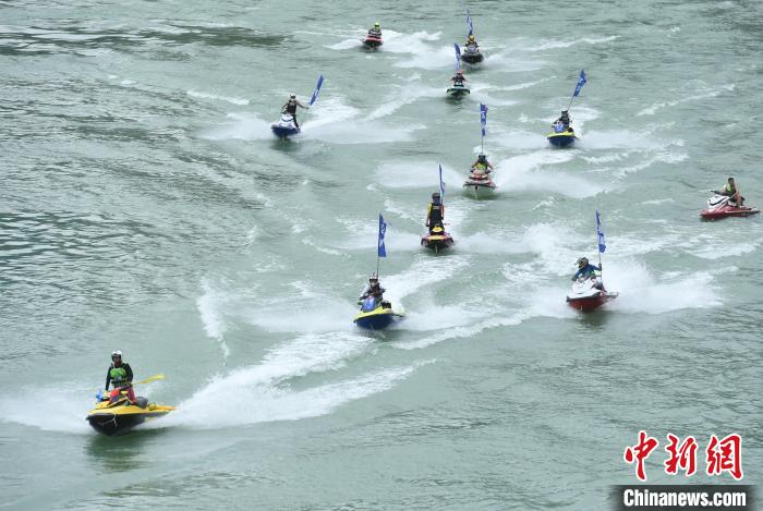 中国摩托艇联赛重庆彭水开赛23支代表队展开竞技