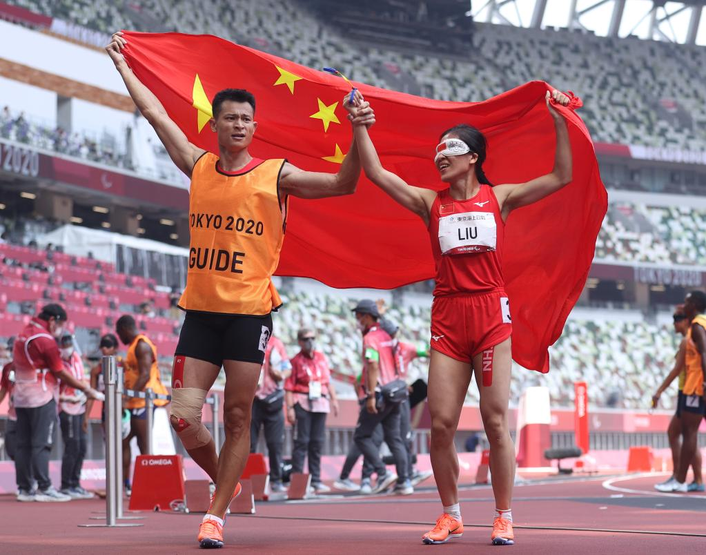 东京残奥会-女子400米T11级：刘翠青刷新残奥会纪录夺冠