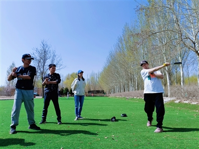 让棒球梦想“飞”起来