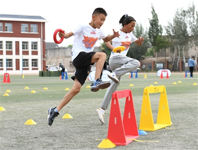 奔跑吧·少年！ 趣味田径比赛点燃体育梦想