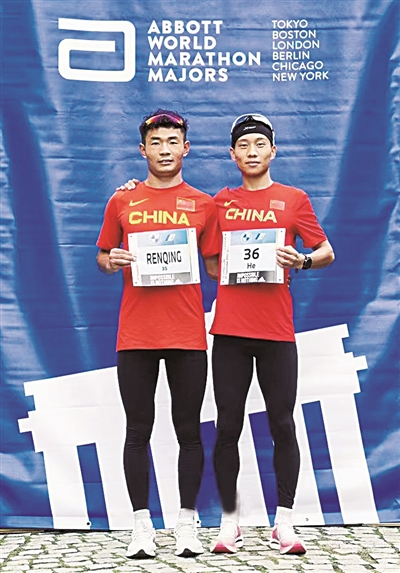 何杰（右）与队友仁青东知布。宁夏体育运动训练管理中心供图