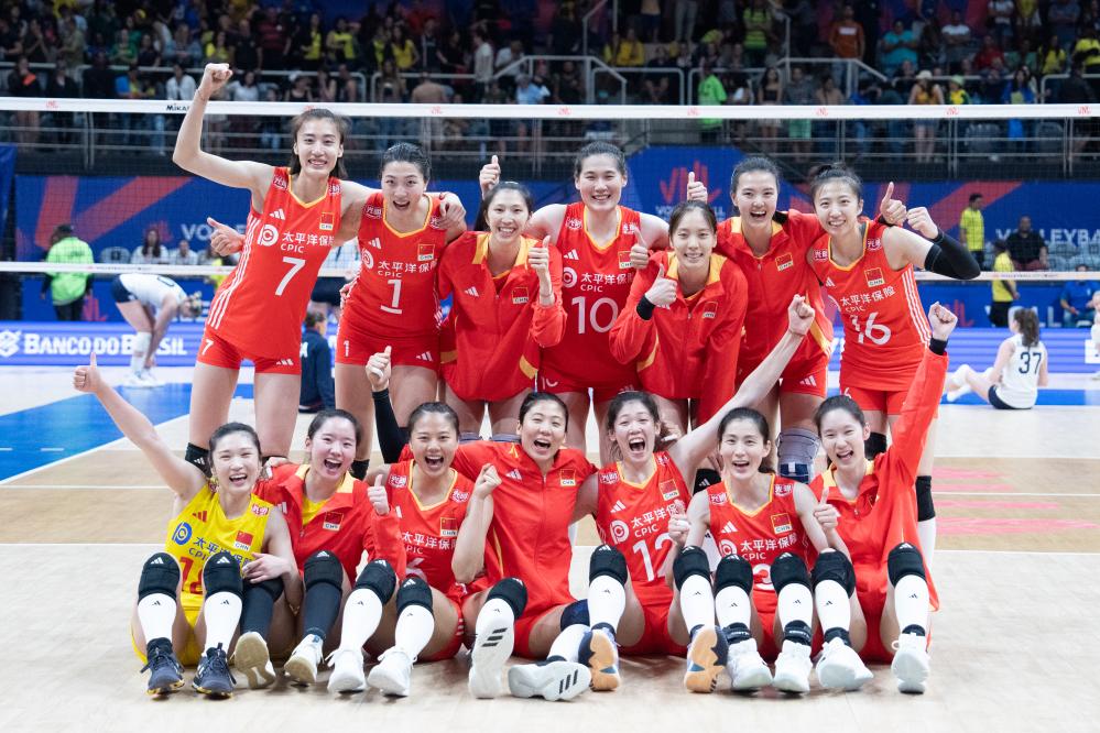 世界女排联赛：中国队胜美国队 排名升...