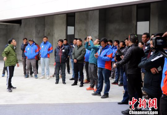 点击图片查看详情 2019世界第一人口国_2019奢侈品报告 中国年轻人买走了全球1 3奢侈品(3)