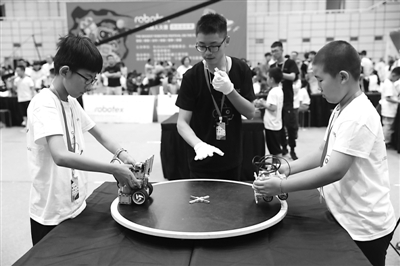 乐高相扑,蓄势待发.