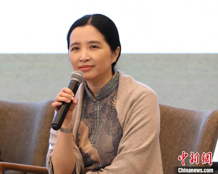 作家潘向黎。(《中国新闻》报 发/人民文学出版社 供图)