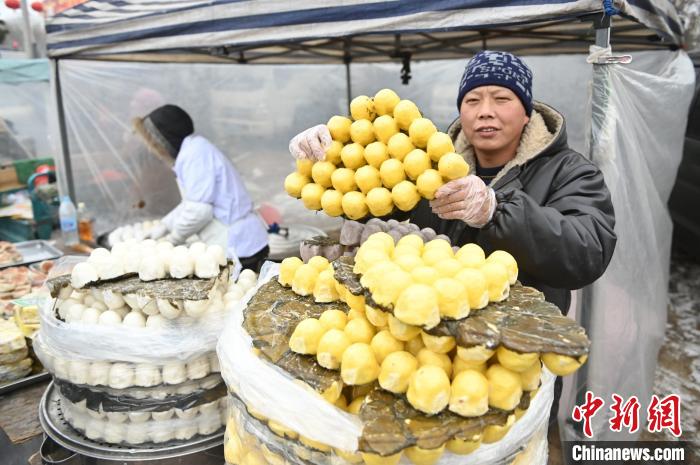 粘豆包。　于海洋 摄