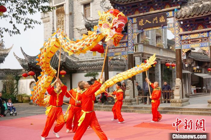 重庆铜梁:中国龙舞之乡非遗龙舞庆春耕