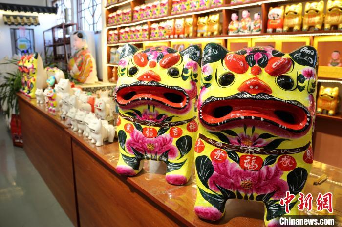 图为大型号高密聂家庄泥塑“叫虎”。　沙见龙 摄