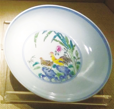“大清道光年制”款青花缠枝莲纹赏瓶