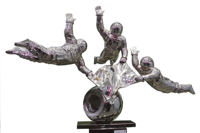    张戈  《圆梦》  雕塑   入选第九届全国美展