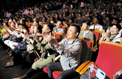 <p>　　秦腔现代戏精彩的表演赢得现场观众阵阵喝彩。</p>