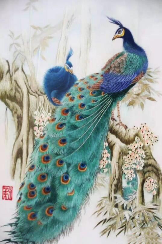 图为刘粉金刺绣作品《孔雀图》