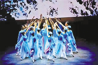 <p>　　第九届全国残疾人艺术汇演（西部片区）重庆残疾人代表团舞蹈《高山流水》。</p>