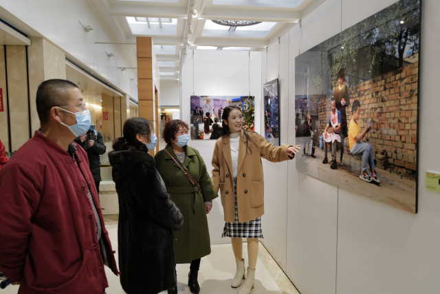 《苦水河畔》李雪摄影作品展开幕