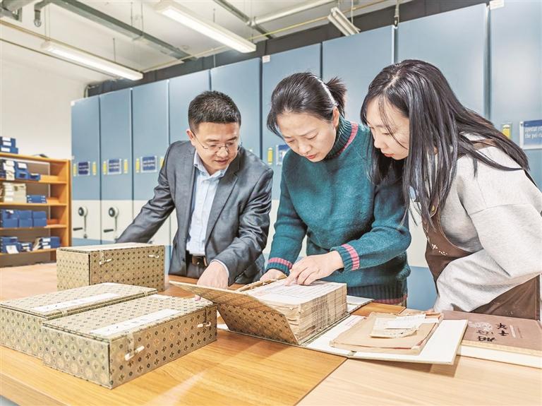 古籍修复师的“纸上修行”