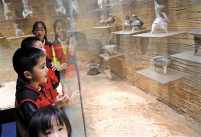 山东博物馆举办“我是小小考古家”模拟考古体验活动
