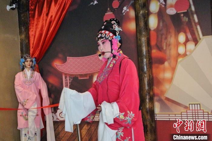 图为高密传统戏曲剧种茂腔表演。　赵晓 摄