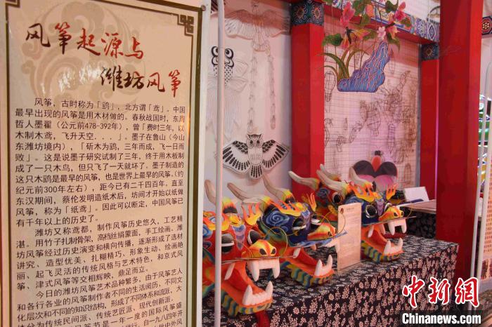 潍坊风筝历史悠久，具有选材讲究、扎糊精巧、绘画艳丽等独特风格。　赵晓 摄