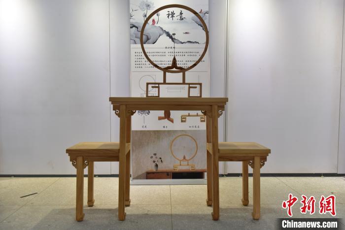 图为部分榫卯家具作品 武昌首义学院供图
