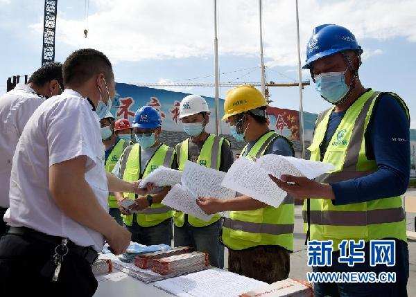 宁夏银川：百场普法进工地保民生