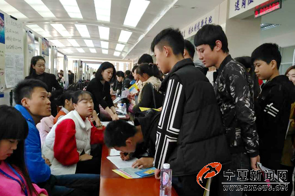 招聘学校保洁_招聘清洁工 KT板图片(4)