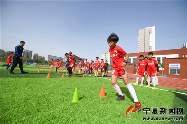 中巴国际外教足球公开课让孩子享受足球王国的