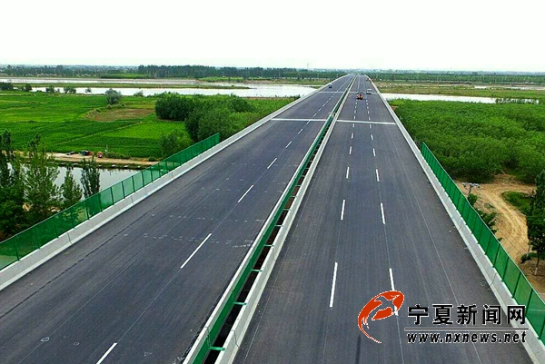 新建成的叶盛黄河公路大桥.jpg