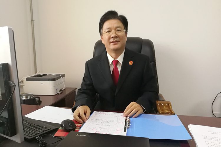红寺堡法院党组书记、院长郭勤照片.jpg 红寺堡法院党组书记、院长郭勤照片.jpg