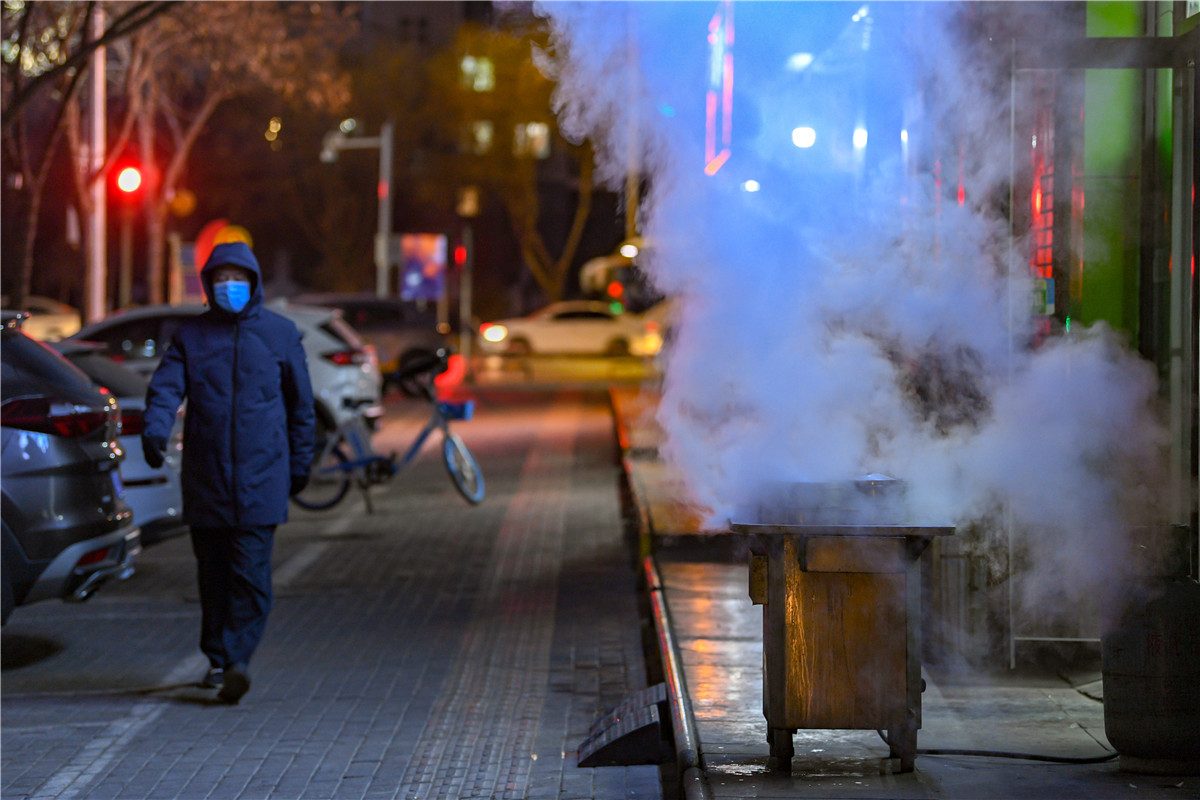 零下21℃的银川清晨 市民全副武装出行