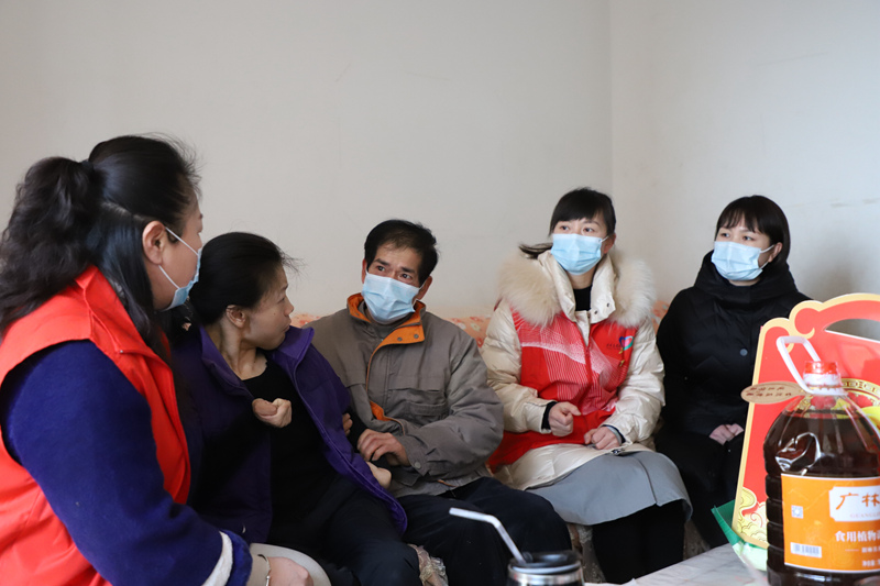 寒冬送温暖 让流动人口“就地暖心过年”
