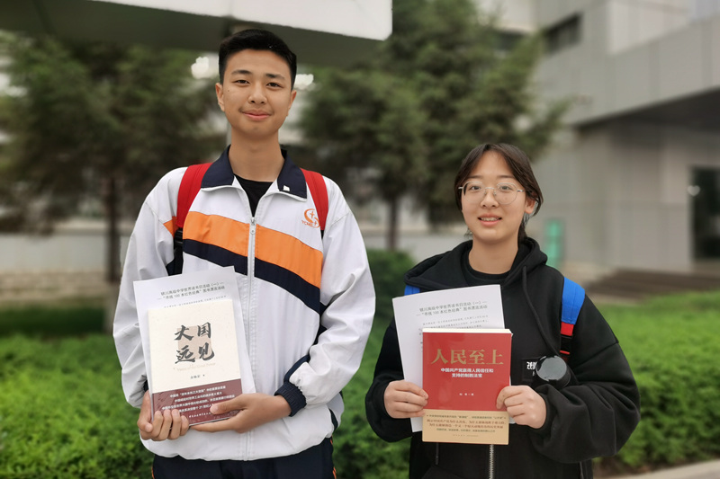 银川高级中学举办“寻​找100本红色经典”图书漂流活动