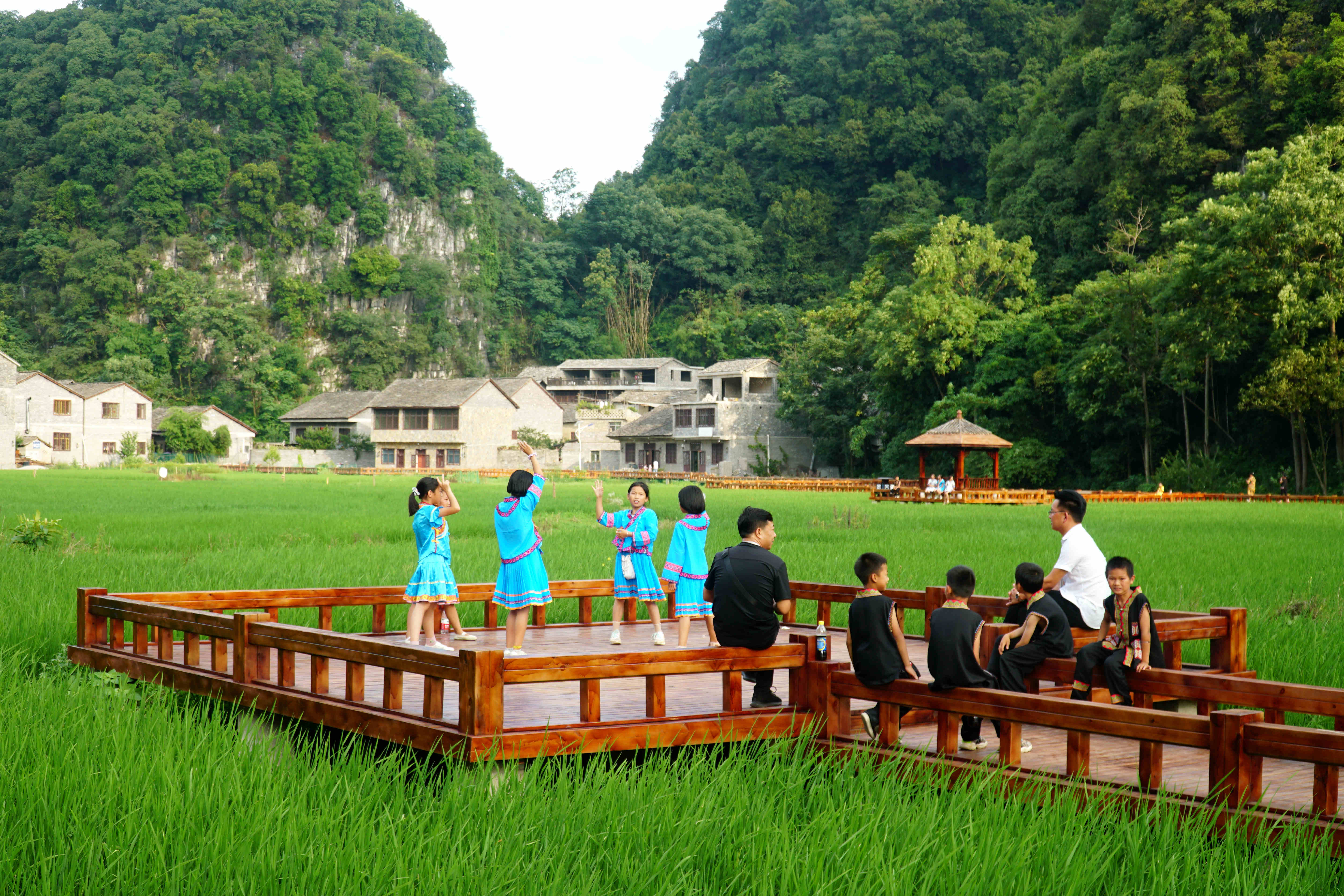 【百家媒体贵州行】聚焦瀑乡安顺：寻屯堡文化 享夏日清凉
