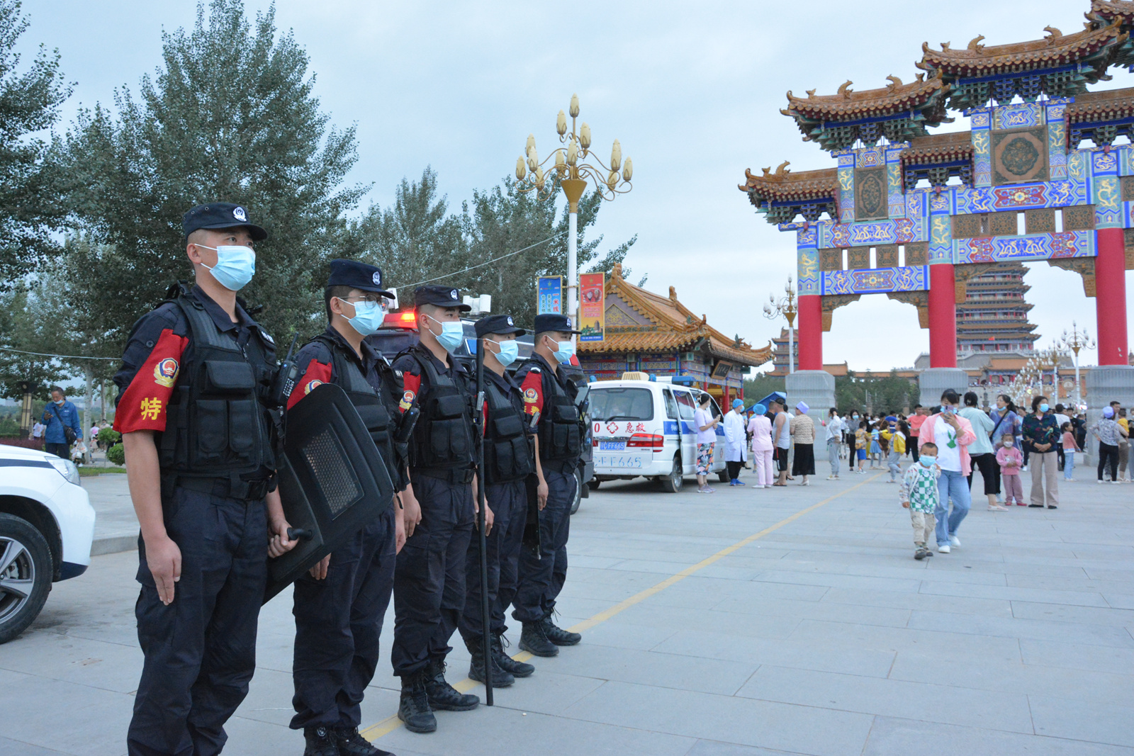 巡查：7月18日，吴忠青铜峡组织民警在黄河楼景区巡逻防范。.jpg