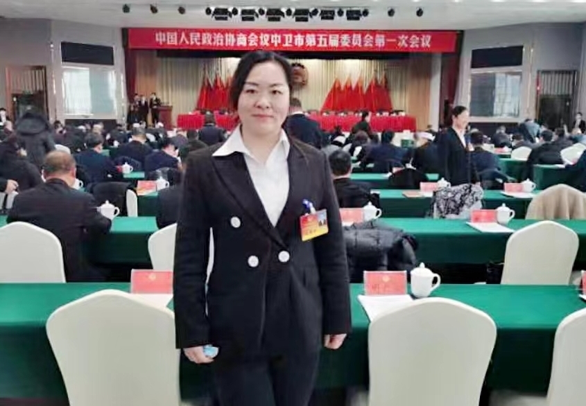 何少玲1.jpg