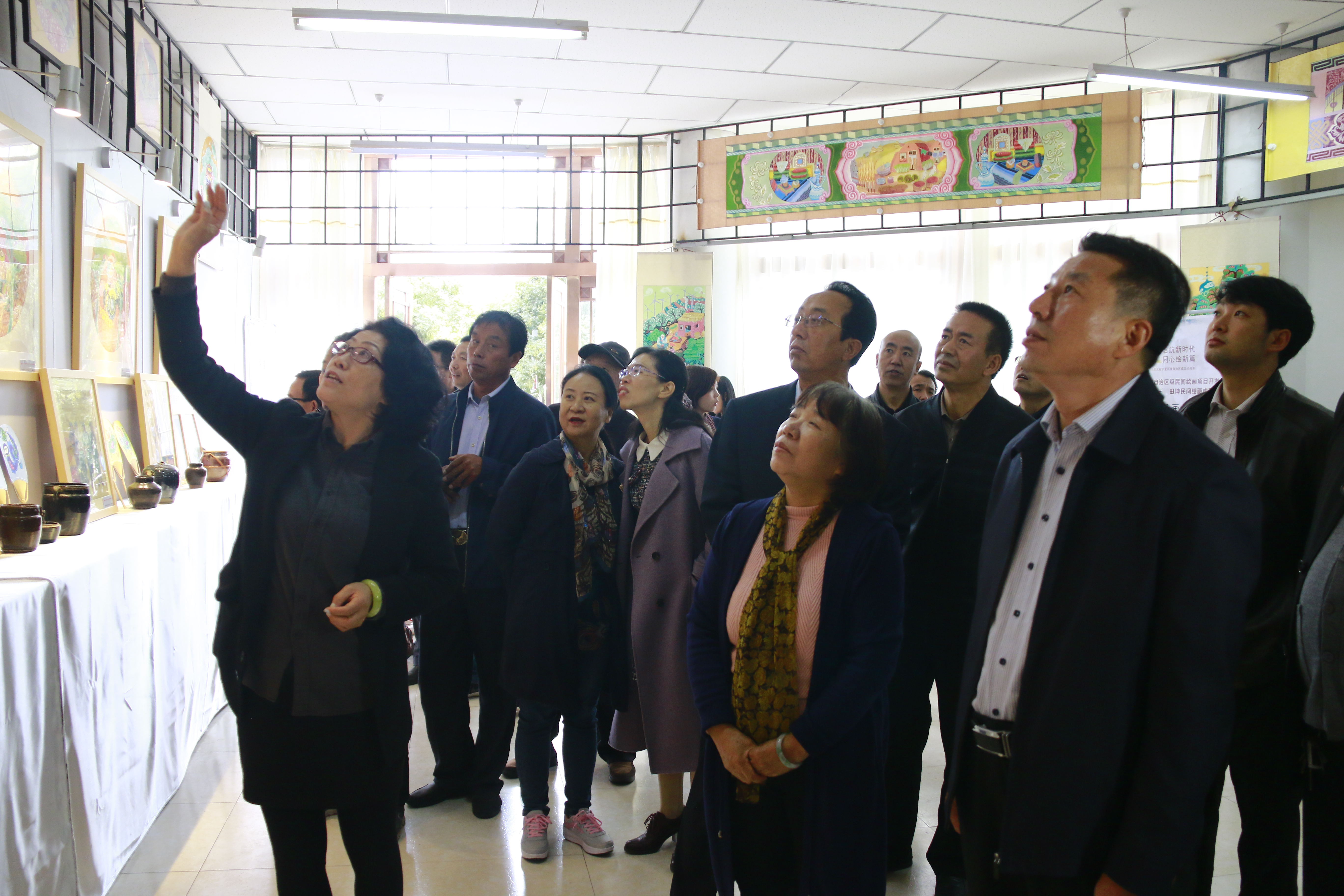 田坤民间绘画成就展让大众感受炕围画的魅力