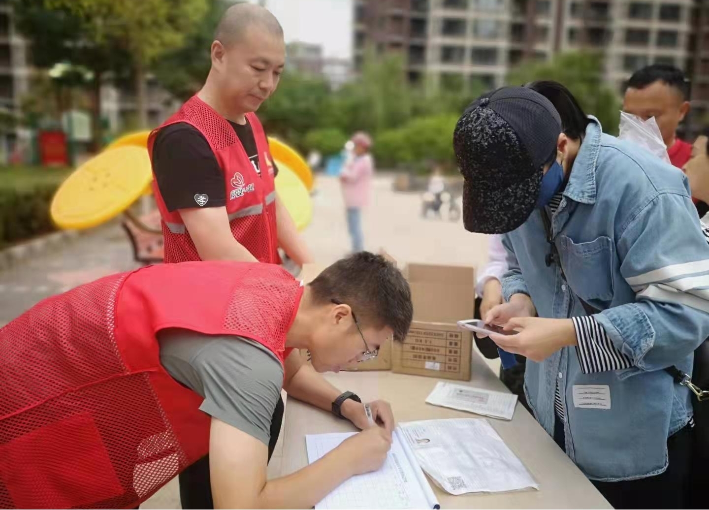 金凤区阅海万家社区喊你为爱车“上户口”