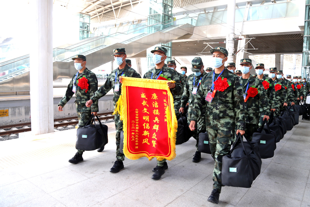 武警宁夏总队迎来今年夏秋季首批新兵