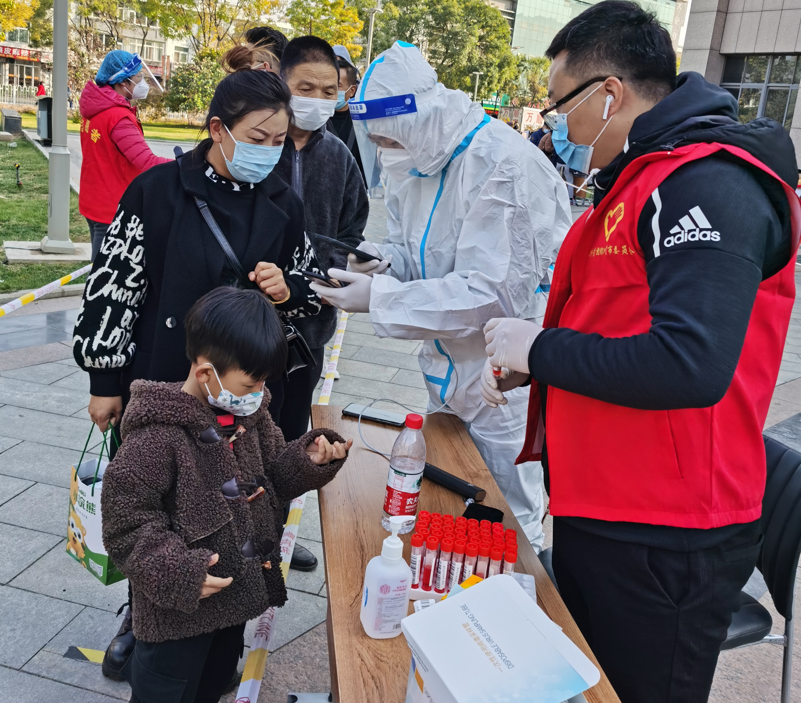 用一抹中行“红” 助力银川防疫“绿”