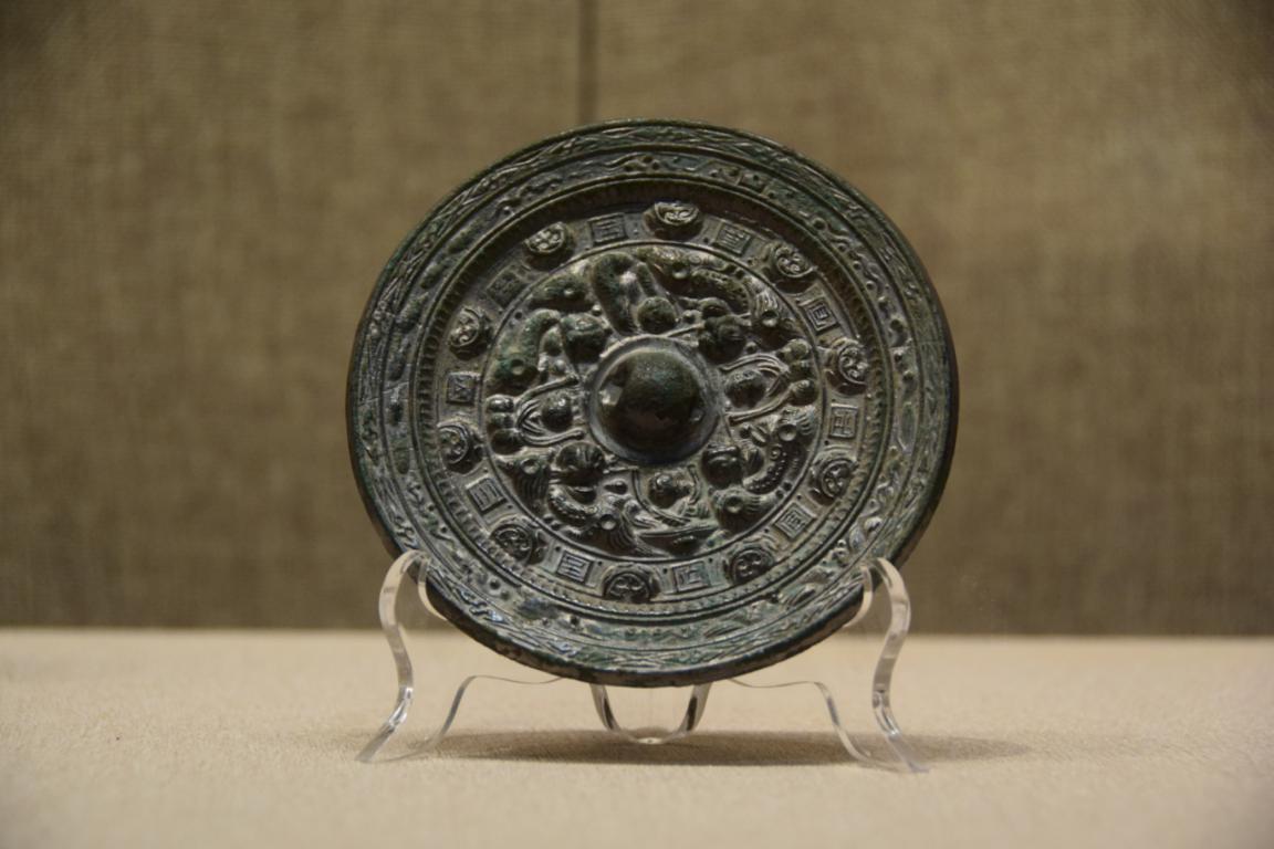 平凉百件馆藏精品铜镜在宁夏固原博物馆开展