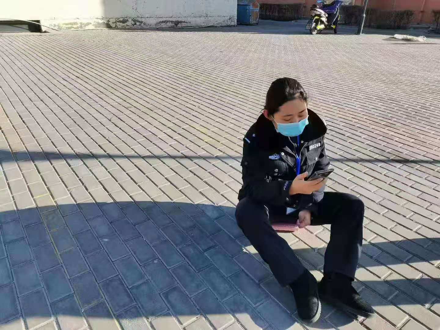 女警马娟的一张照片暖热朋友圈