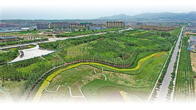 <p>　　公园装点美丽生活。</p>