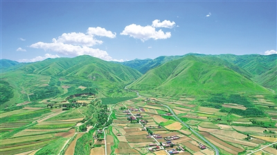 <p>　　南华山绿意盎然。</p>